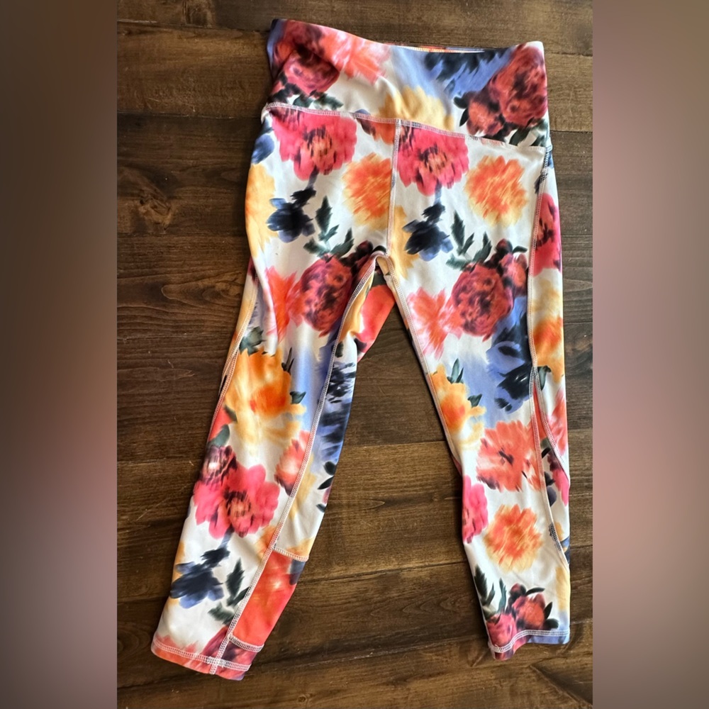 Marika Woman’s Leggings with Vibrant Floral Design